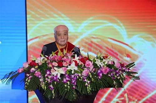 2、曹和平董事長(cháng)在第二屆全球吉商大會(huì )上做精彩發(fā)言.jpg